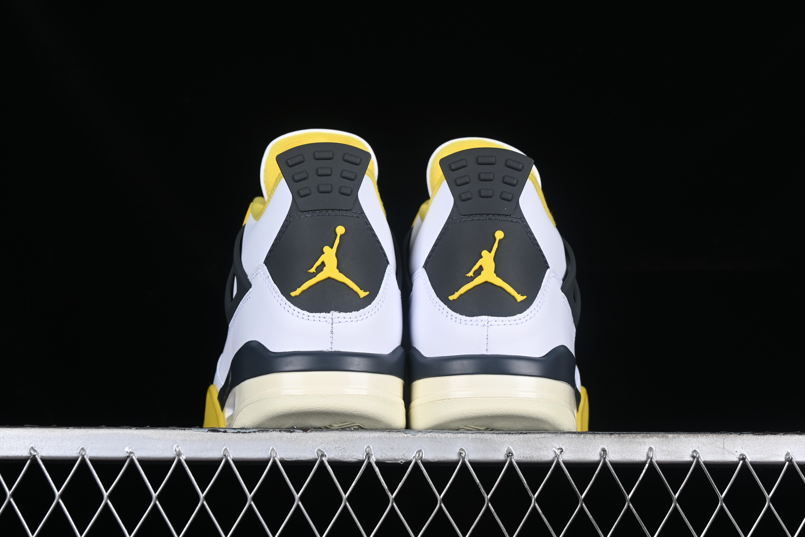 AJ4