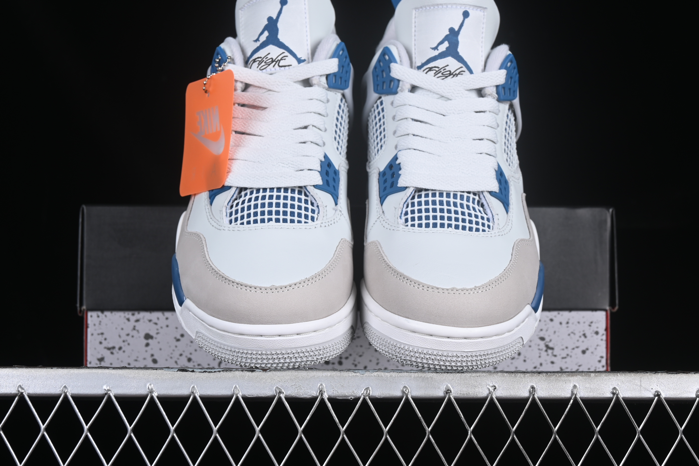 AJ4