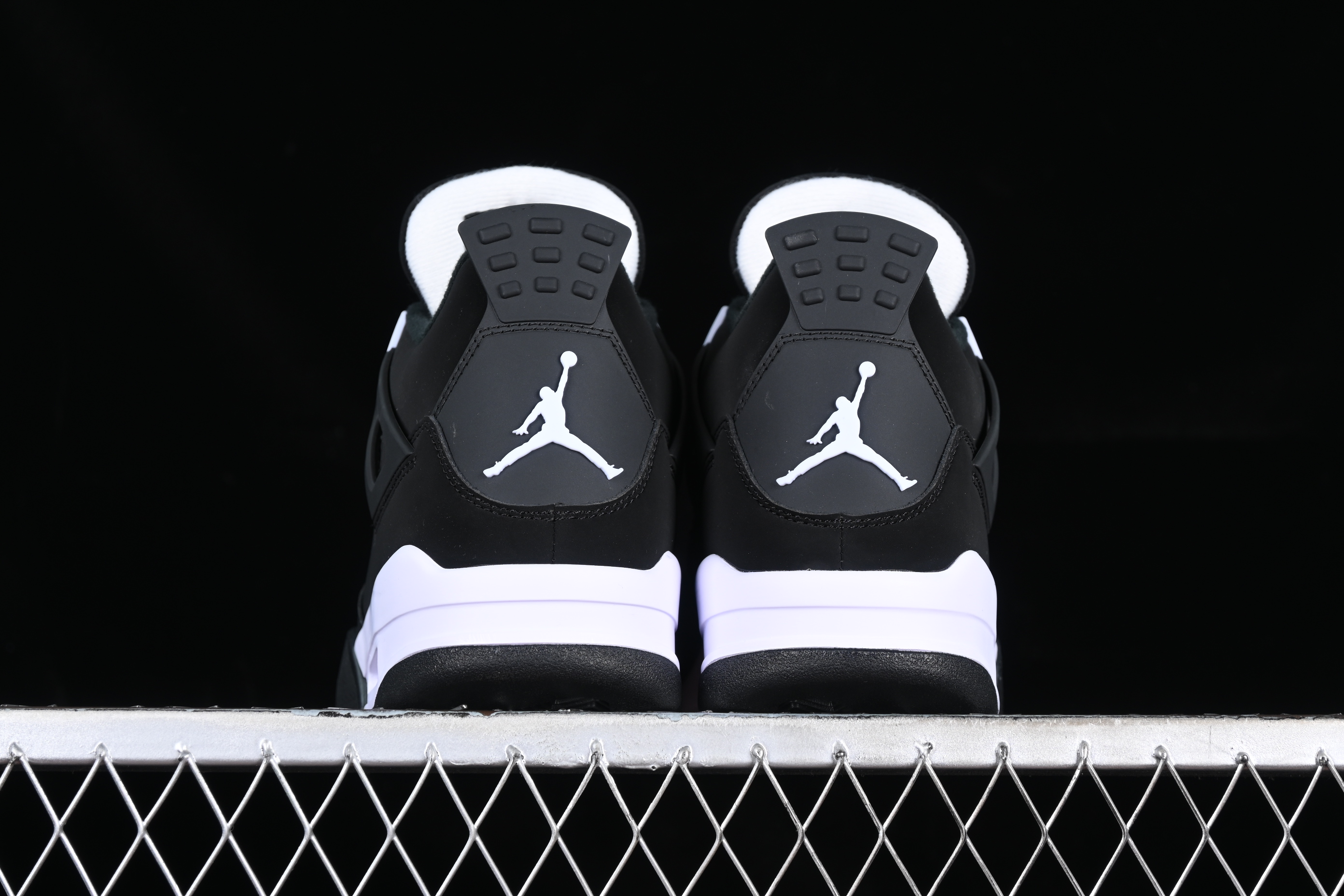 AJ4