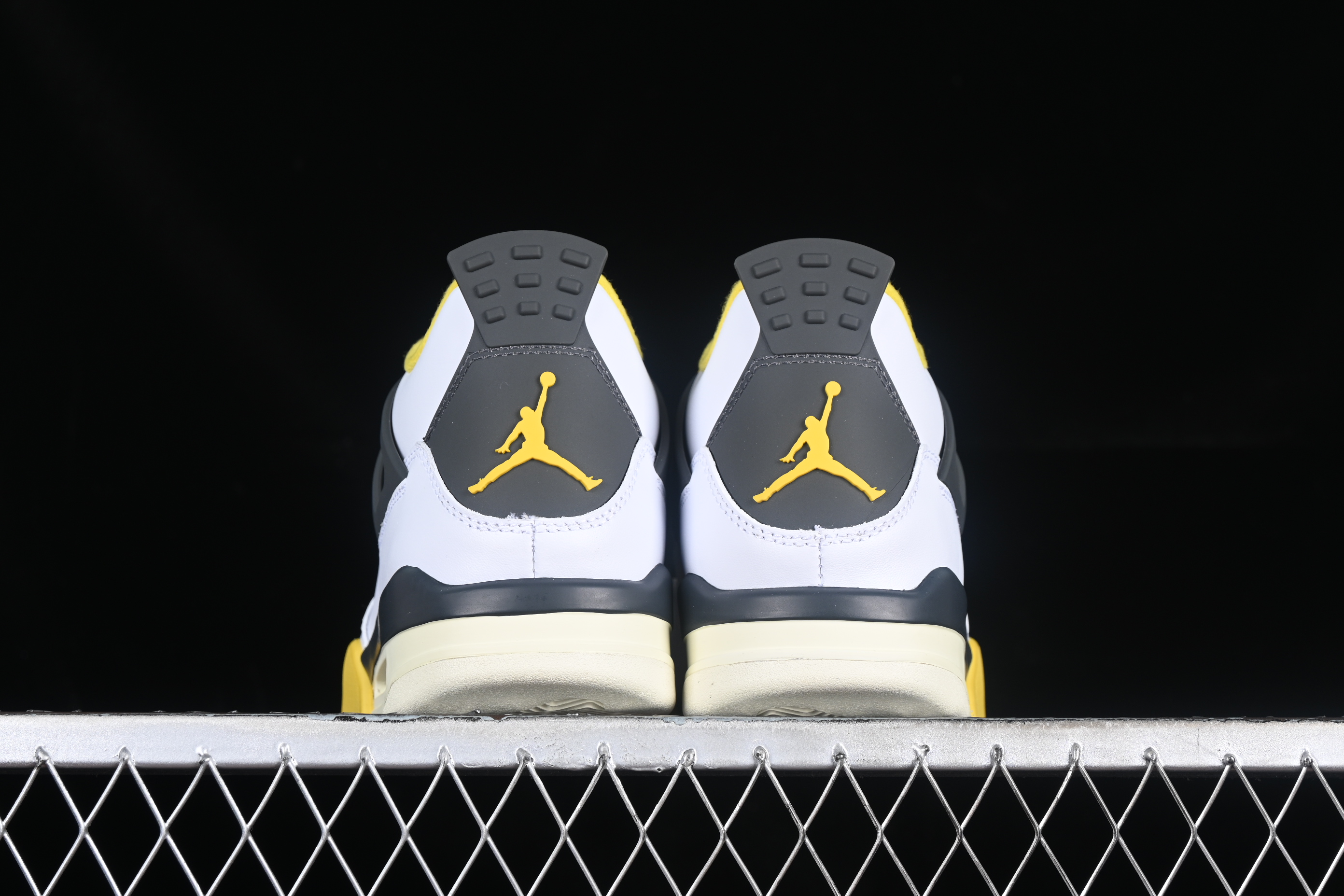 AJ4