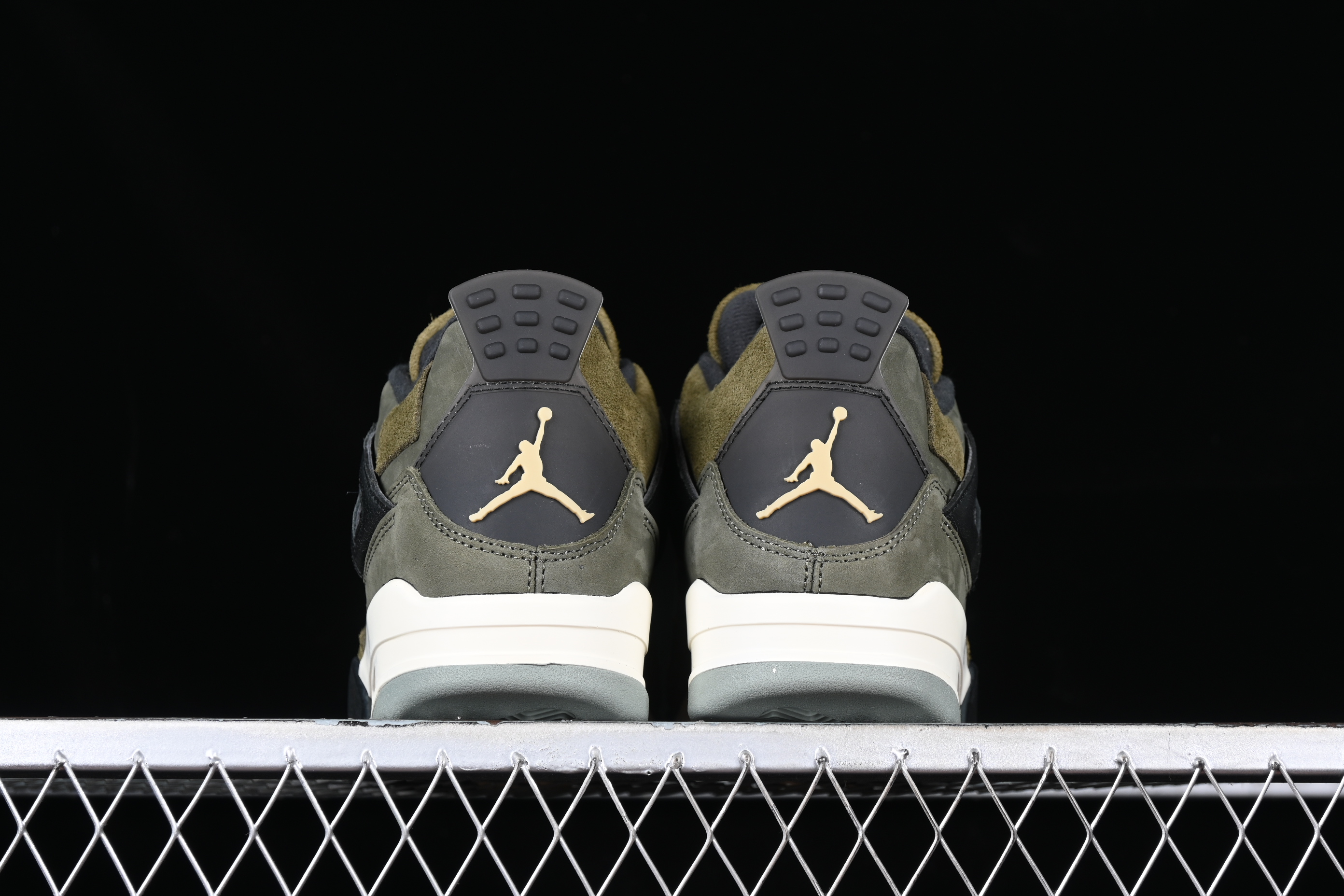 AJ4