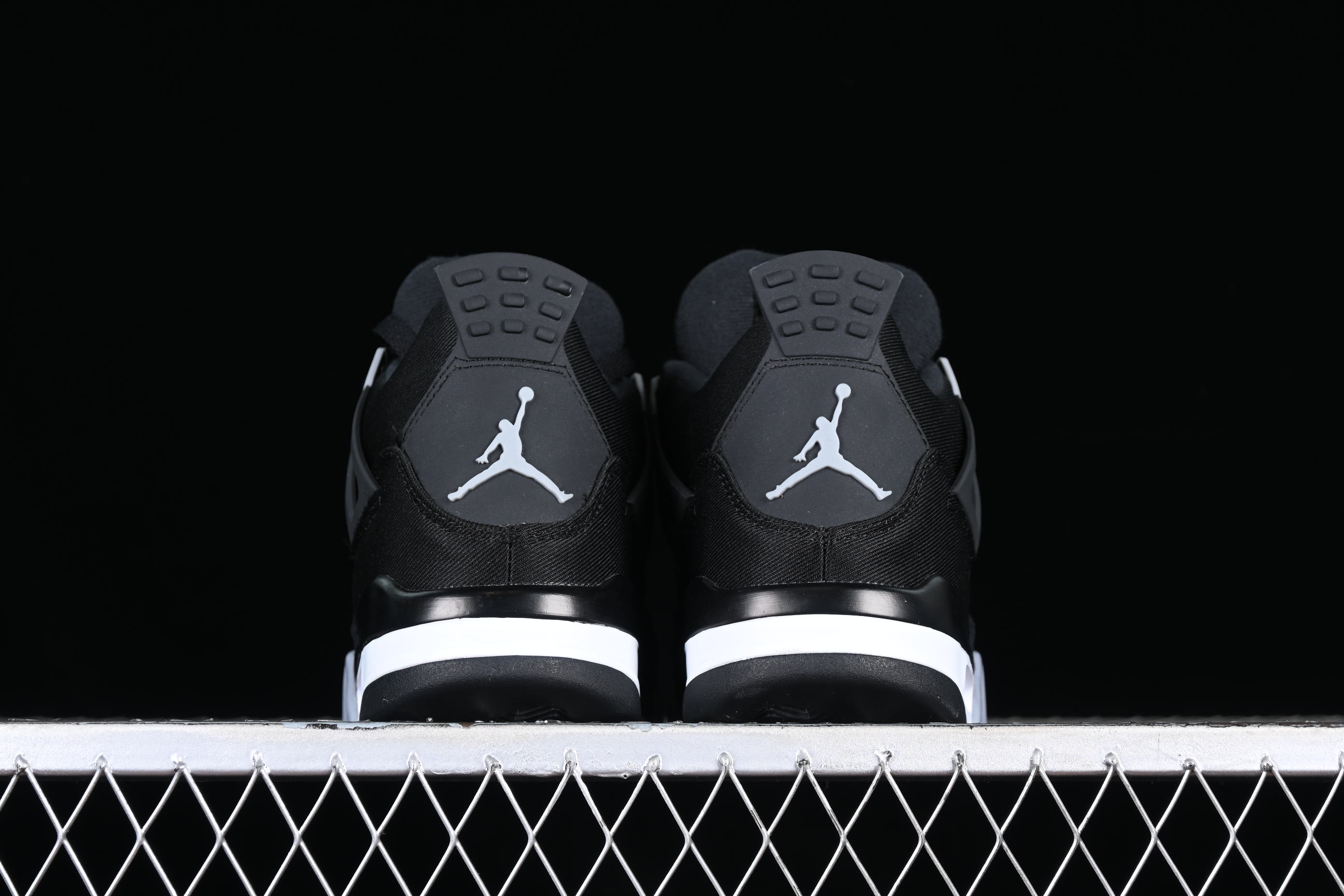 AJ4