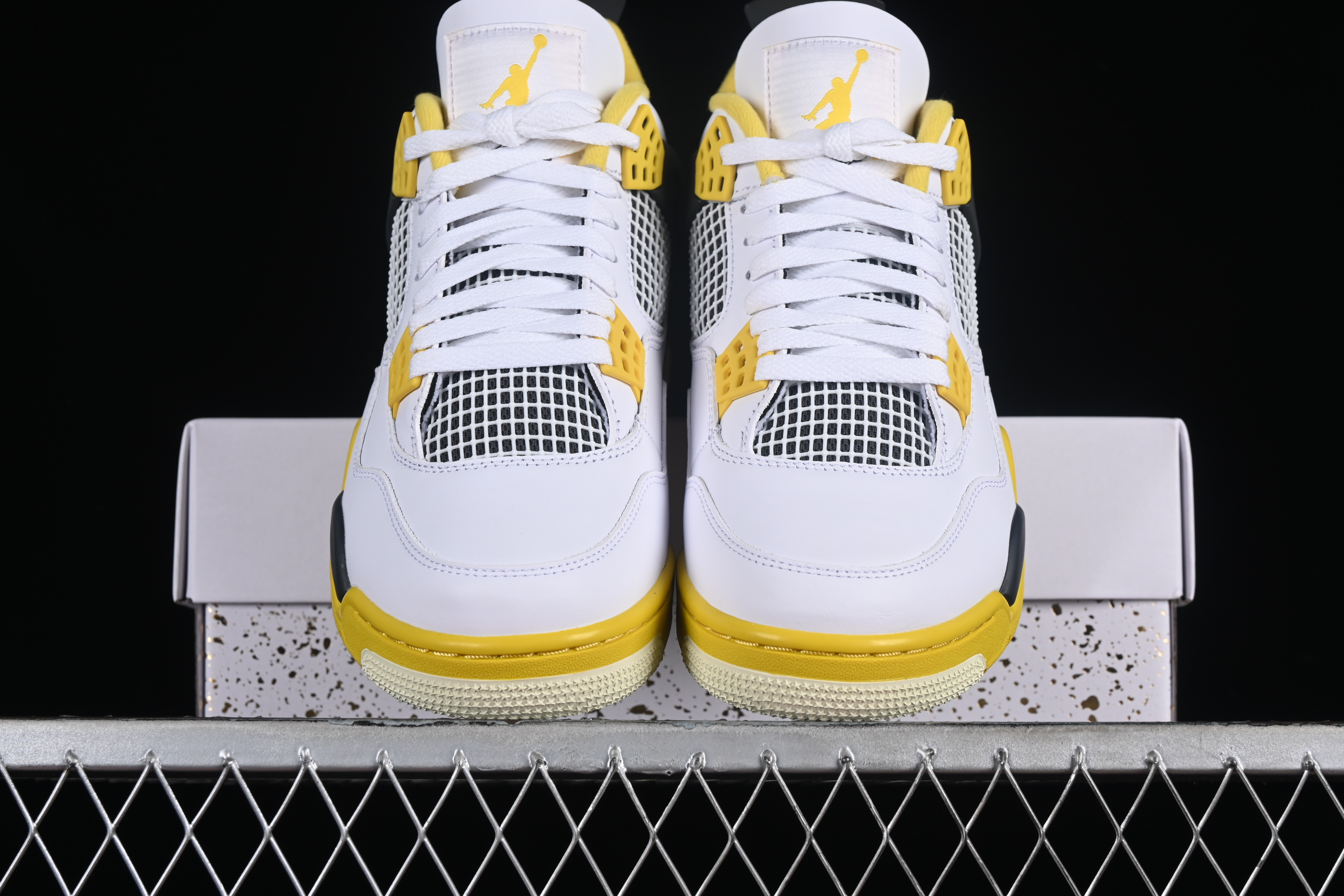 AJ4