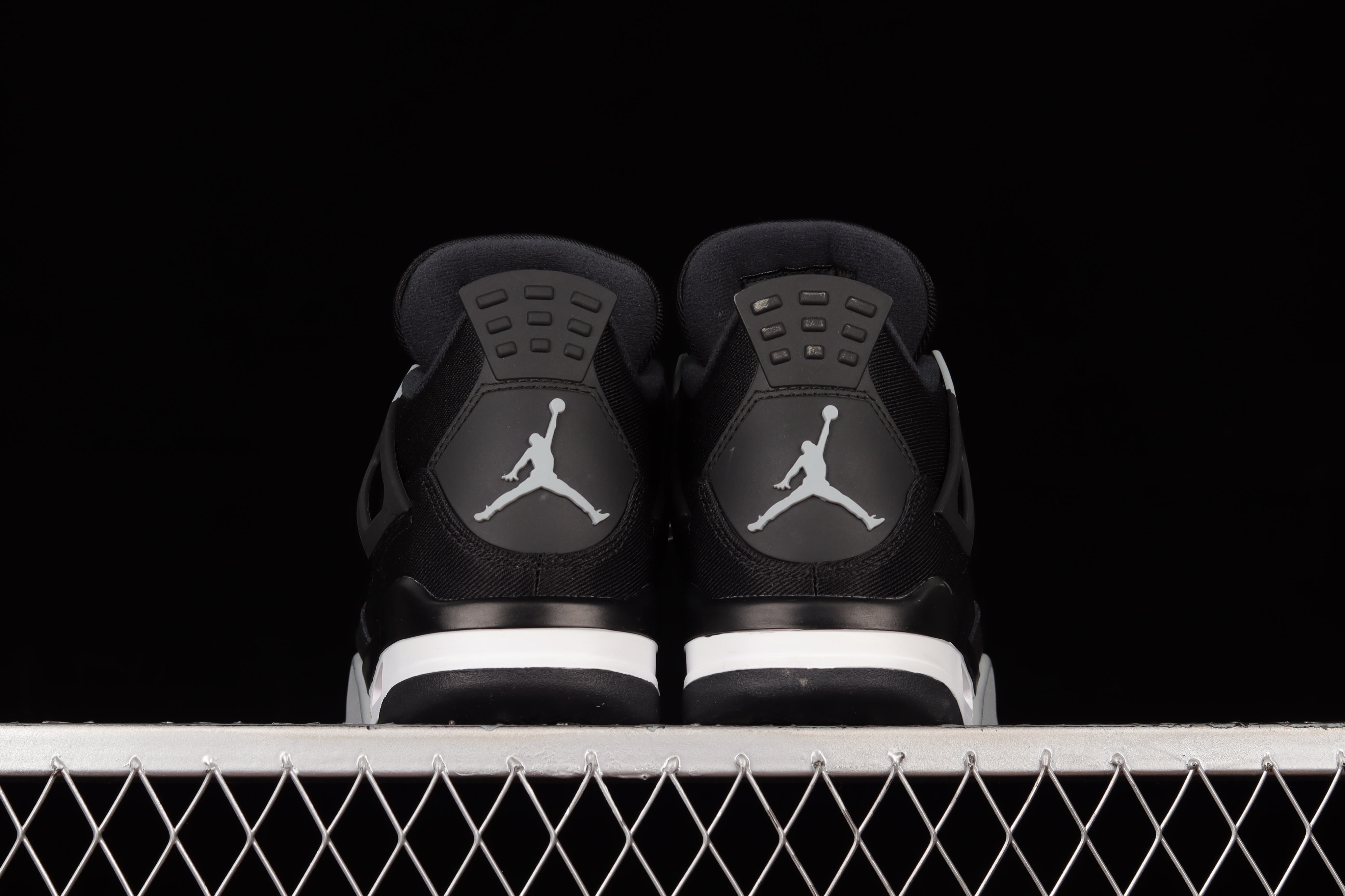 AJ 4