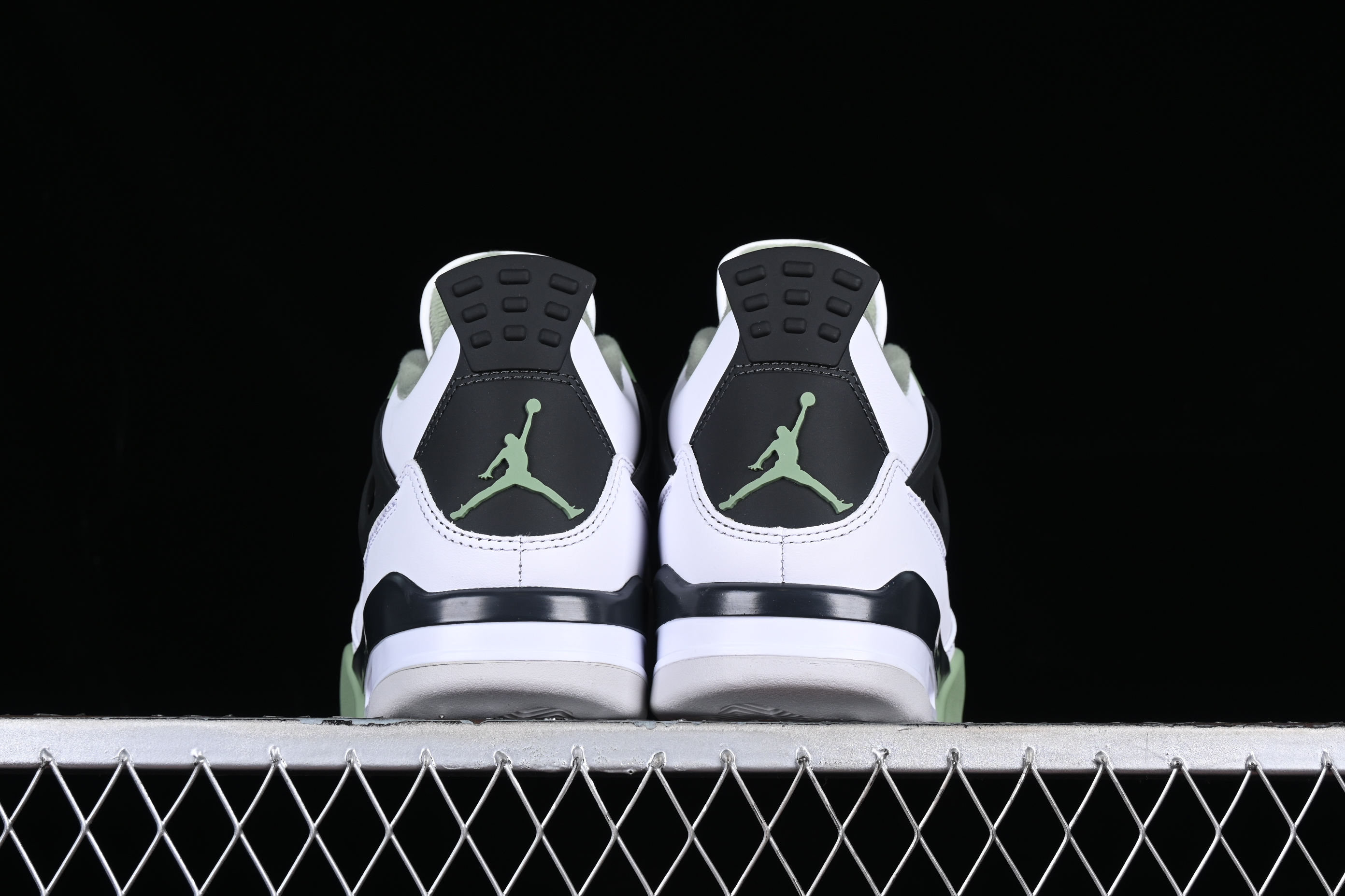 AJ4