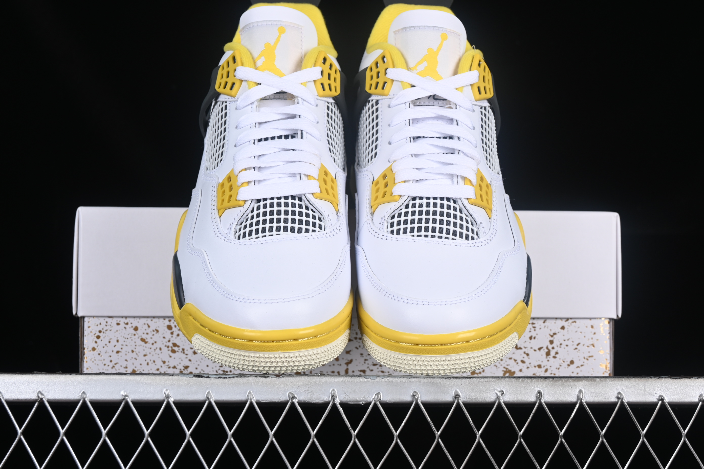 AJ4
