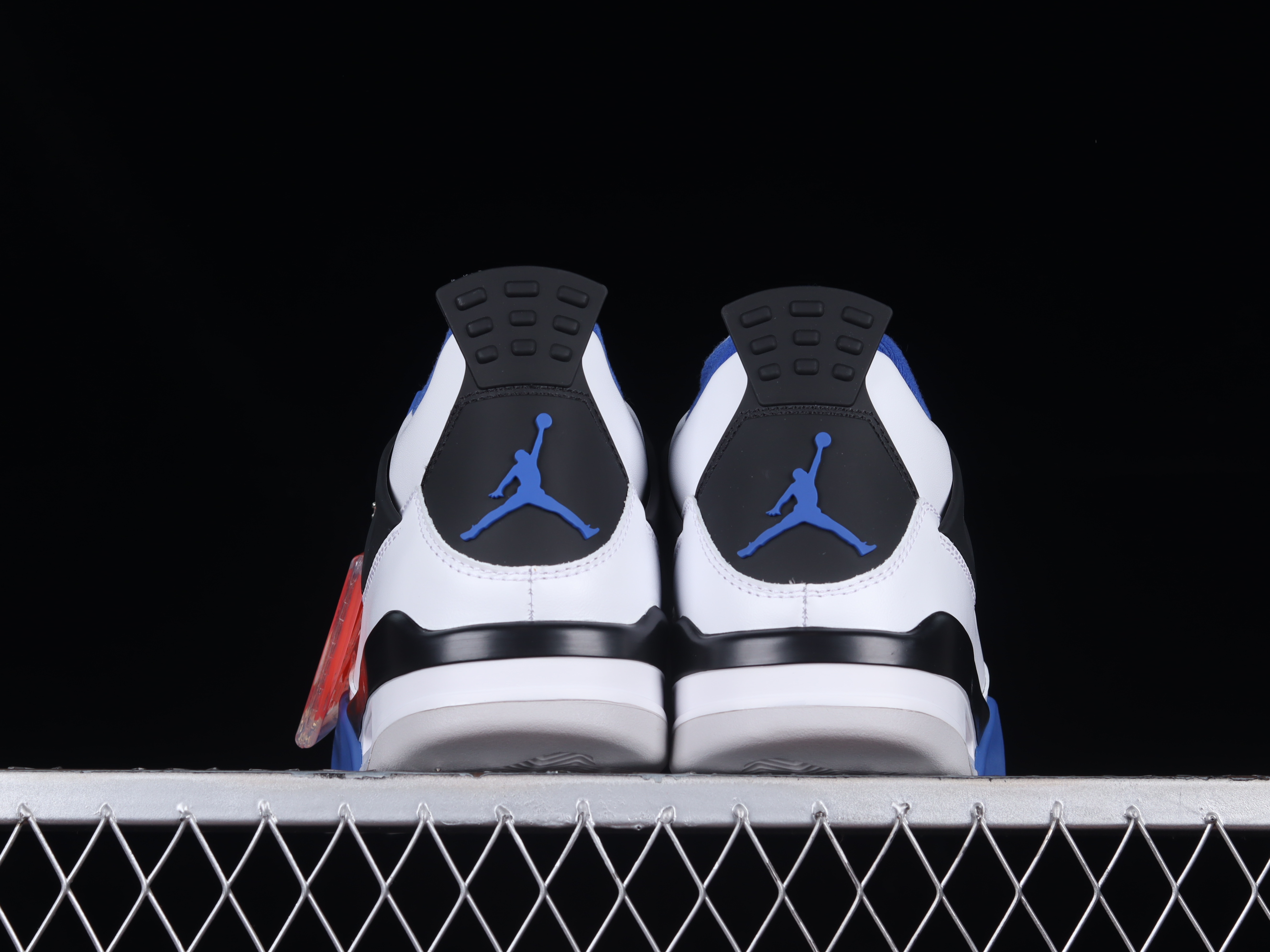 AJ4