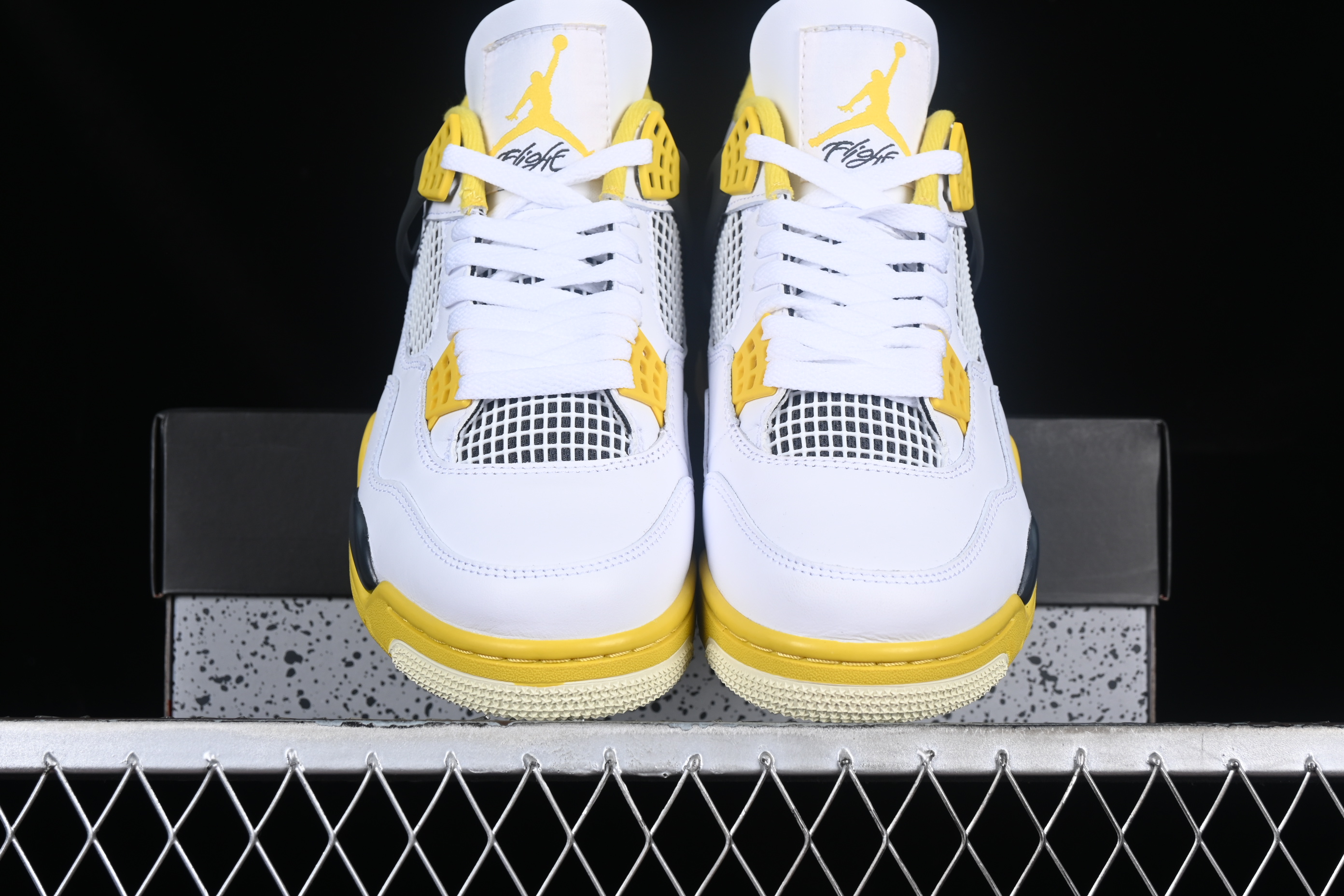 AJ4