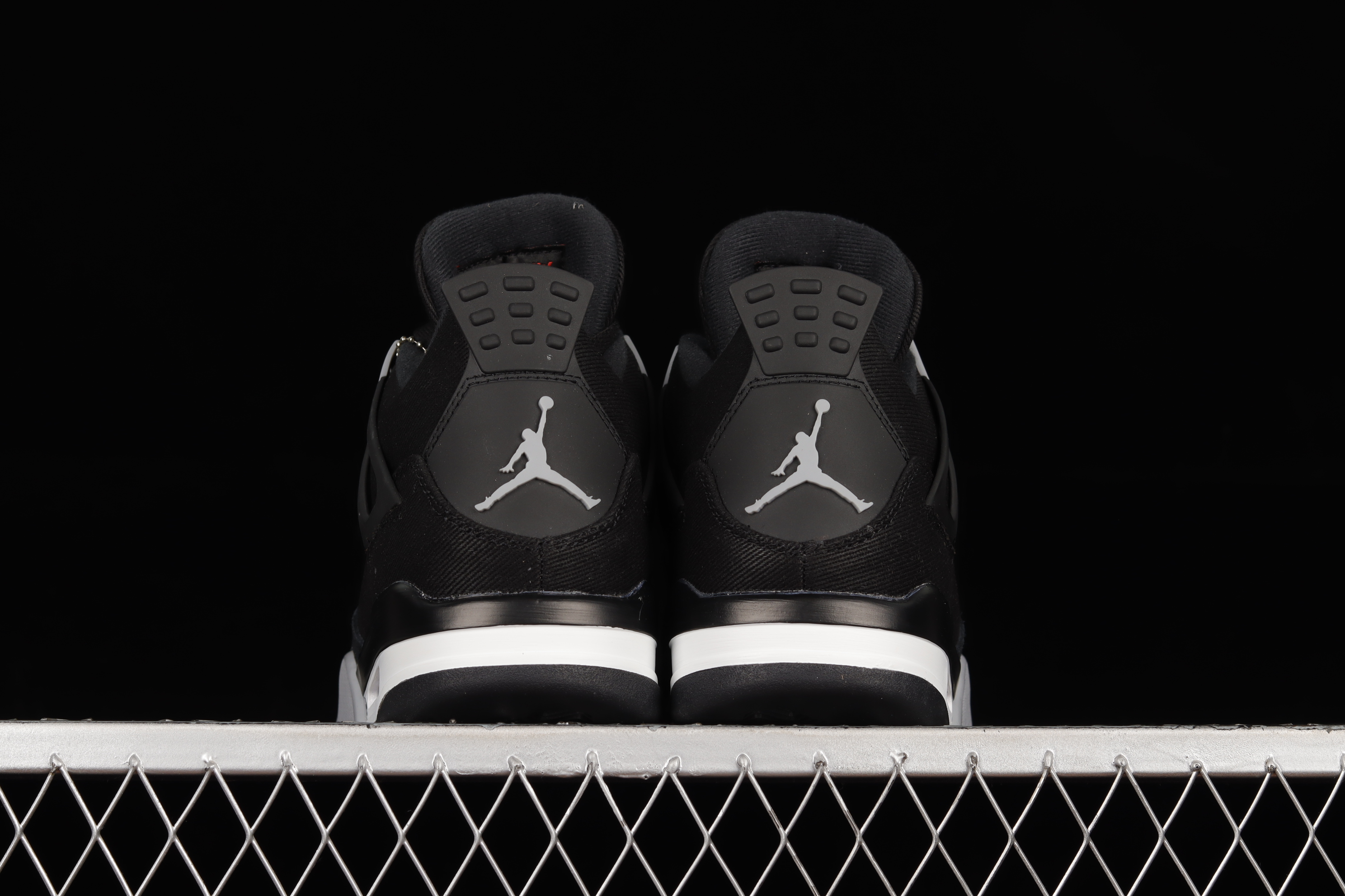 AJ4