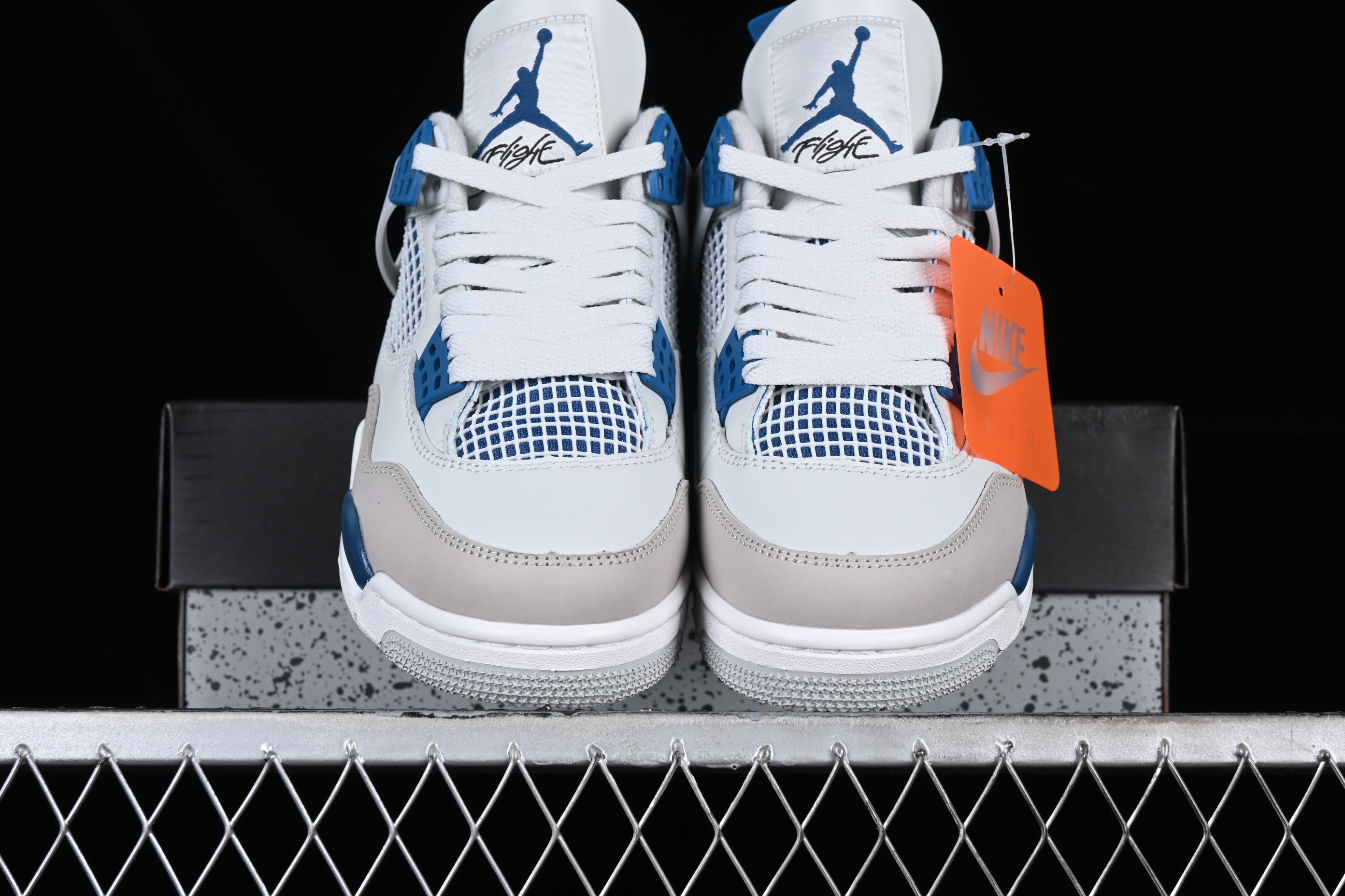 AJ4