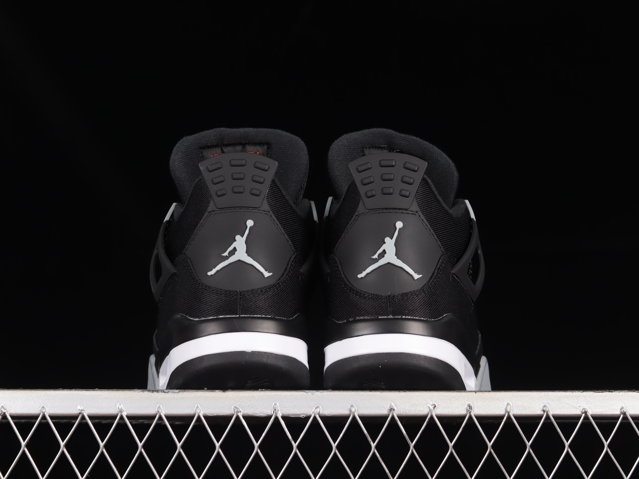 AJ4