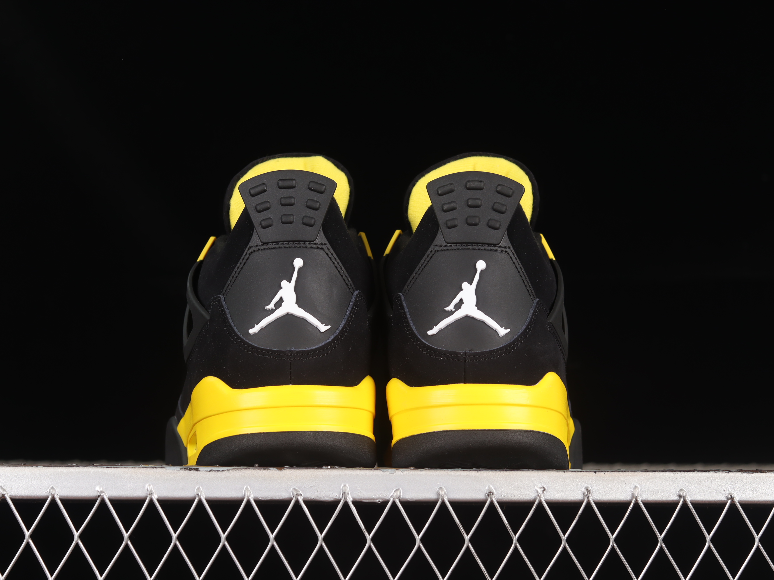 AJ4