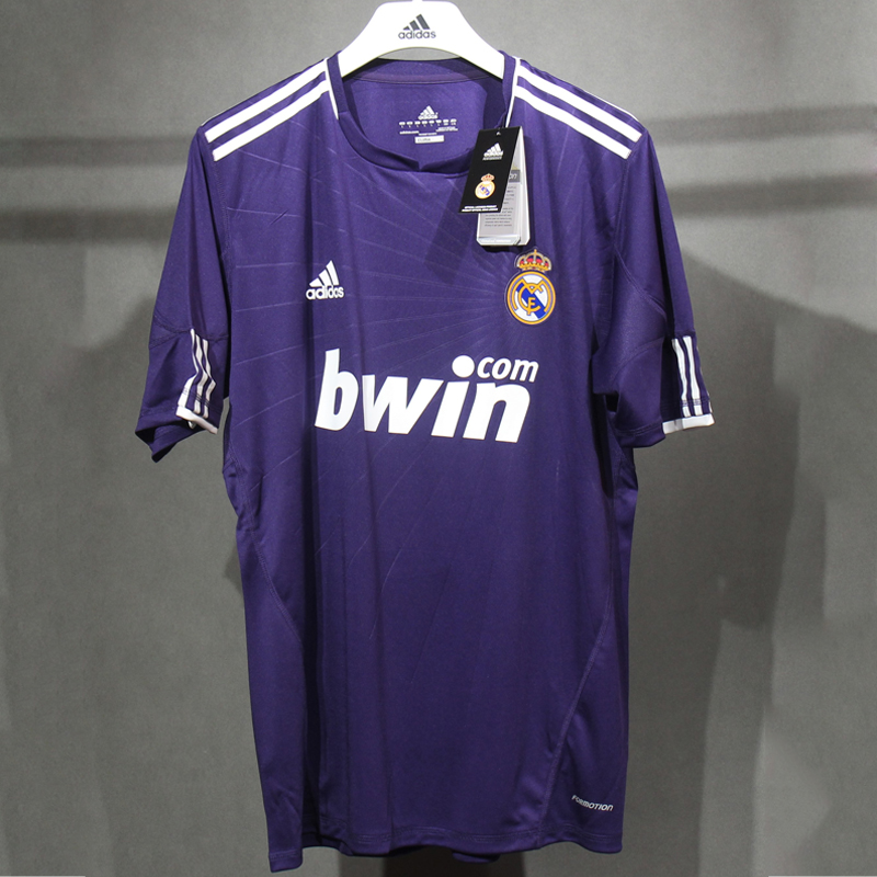 2010-2011 Real Madrid Third Player version