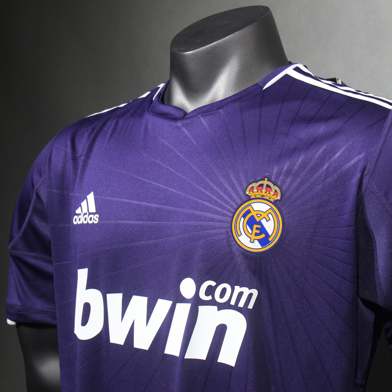 2010-2011 Real Madrid Third Player version