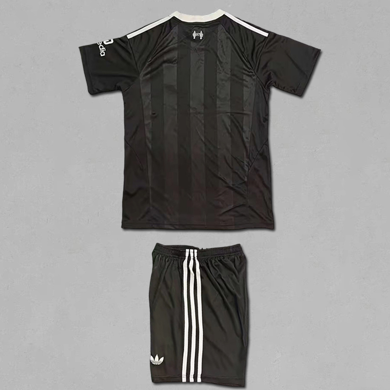 2025 - 2026 Liverpool Black Goalkeeper Kids