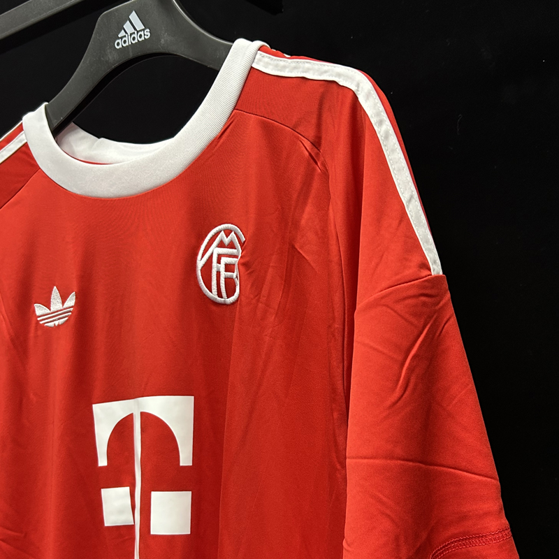 2025-2026 Bayern Munich Goalkeeper Red