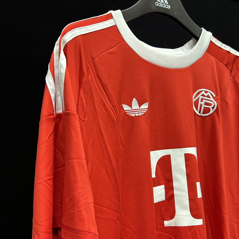 2025-2026 Bayern Munich Goalkeeper Red