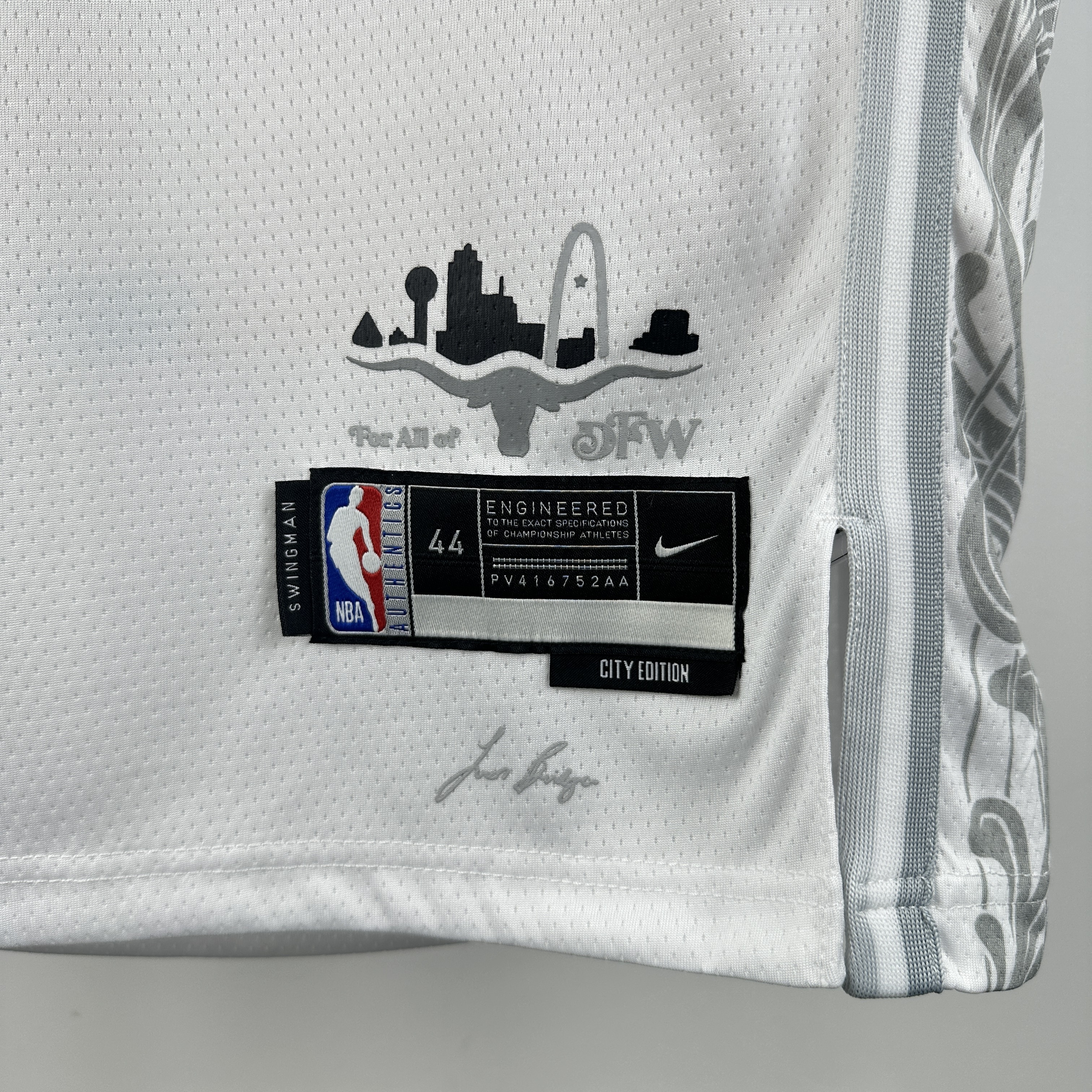 25 season Mavericks City Edition 5 Russell