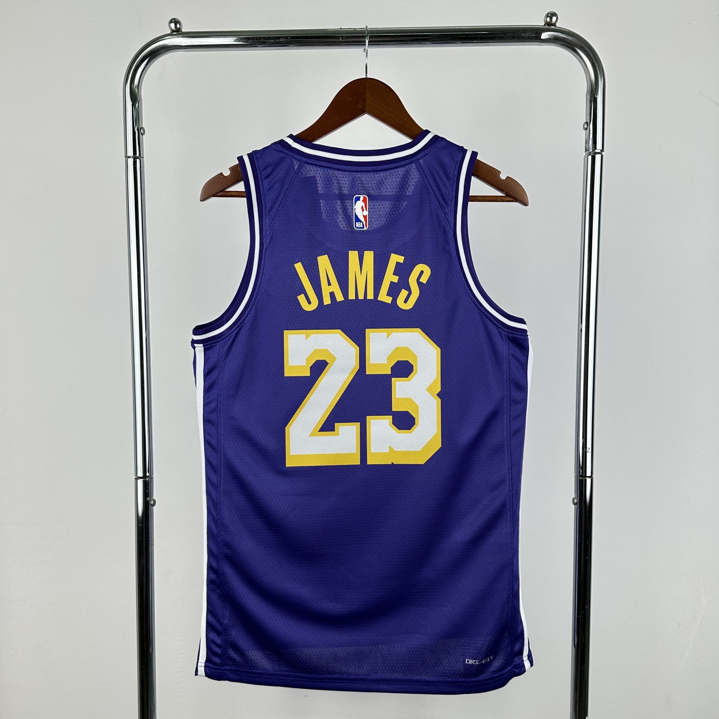 26th season Lakers' Flying Man  23 James