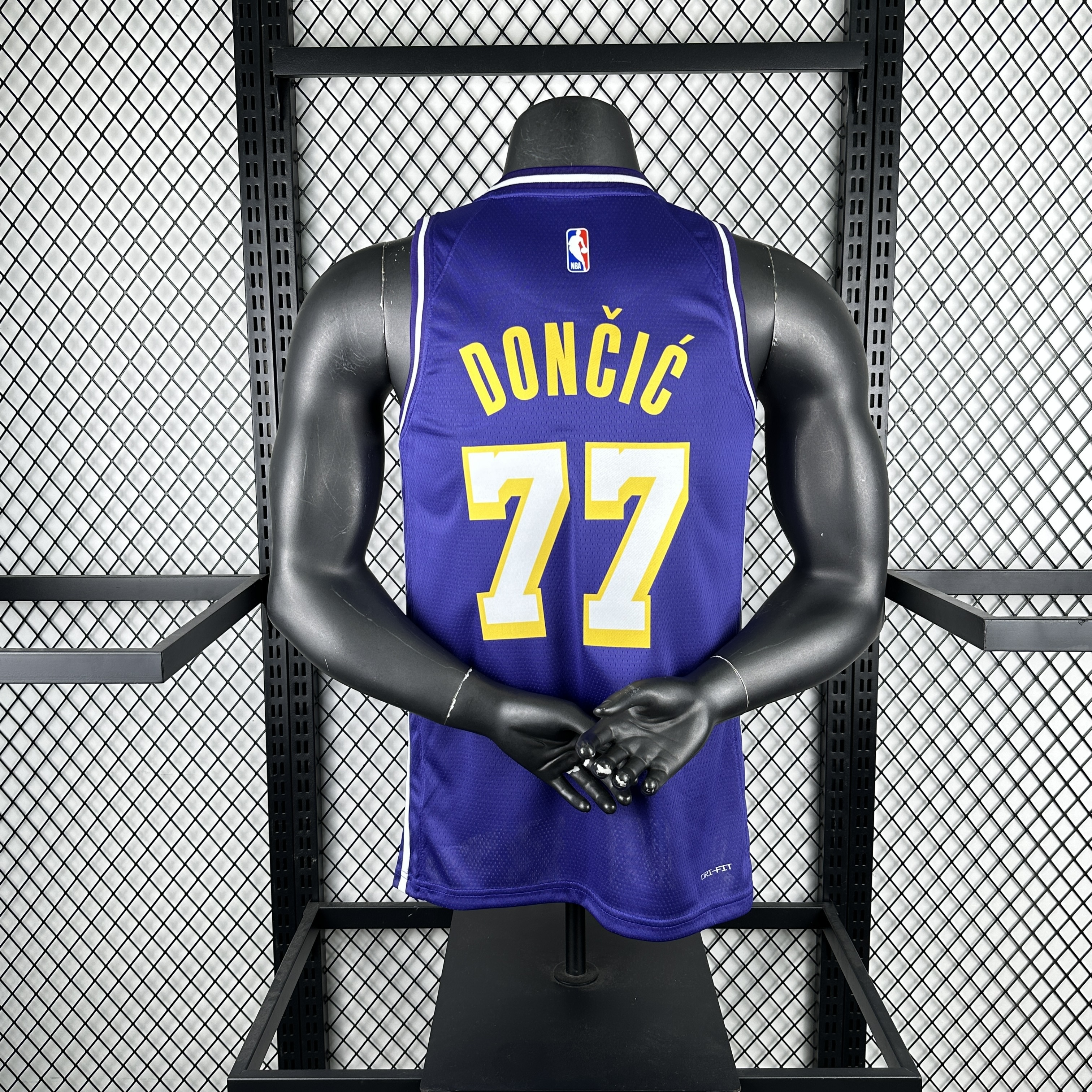 26th season Lakers' Flying Man  77 DONCIC