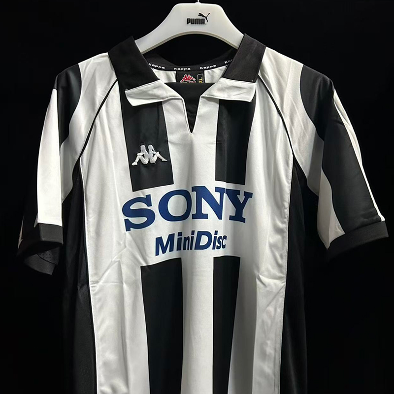 1997-1998 Juventus Home Jersey