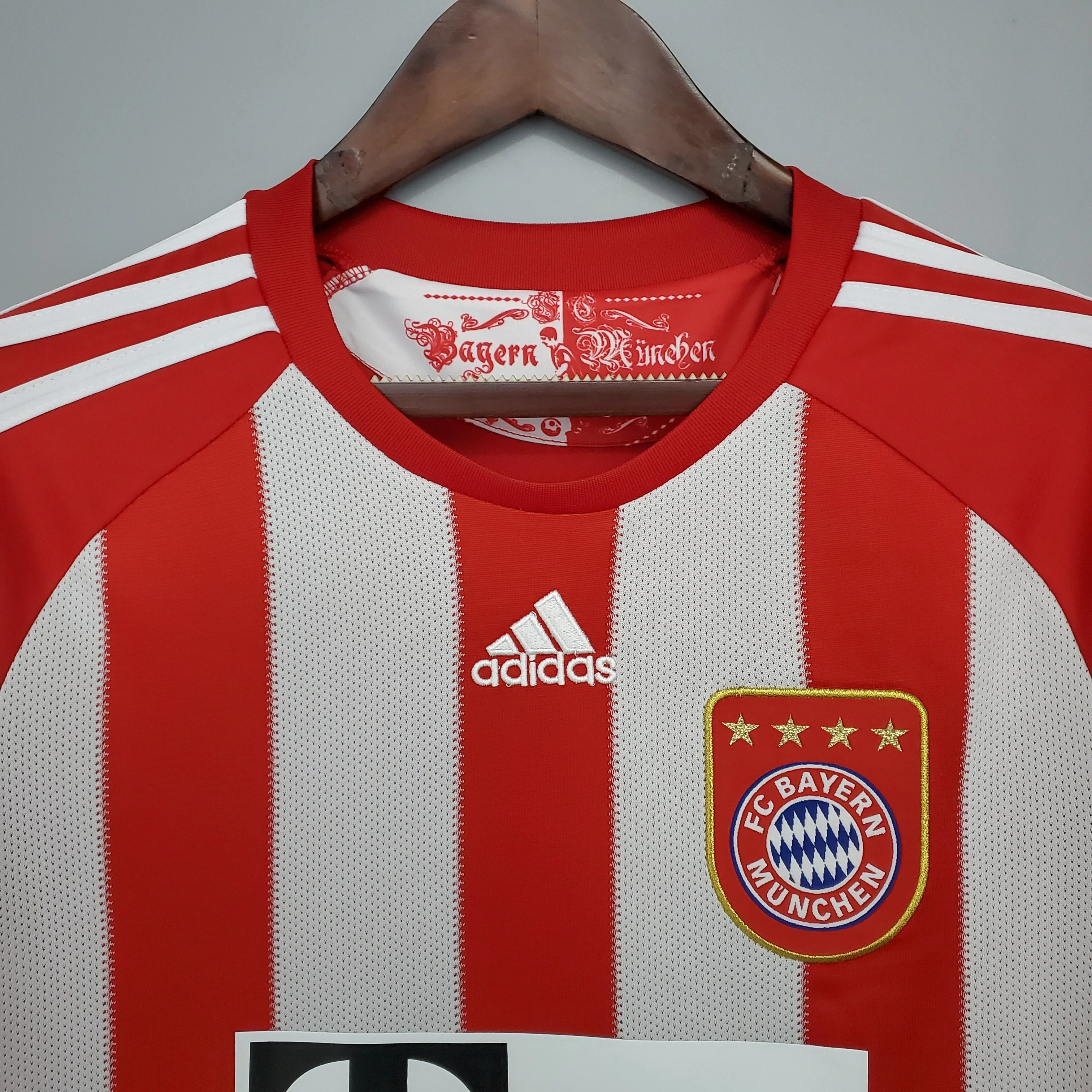 BAYERN MÜNCHEN 2010 - 2011 HOME JERSEY