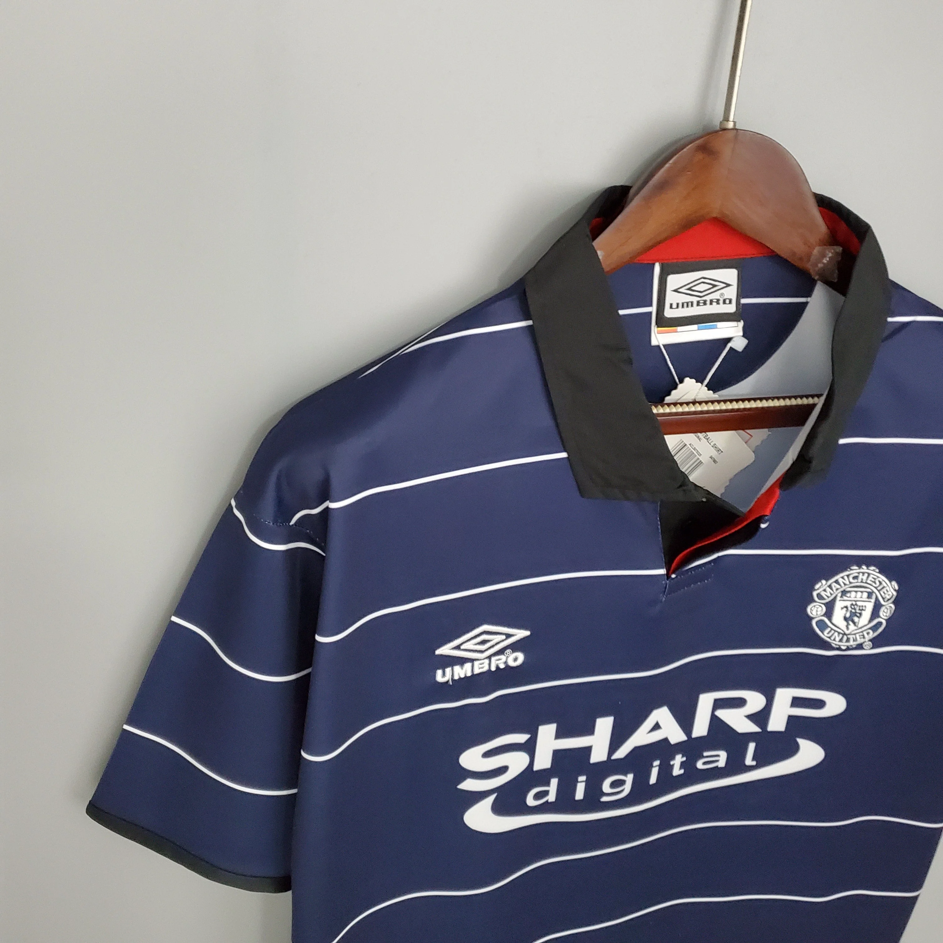 MANCHESTER UNITED 1999 - 2000 AWAY JERSEY