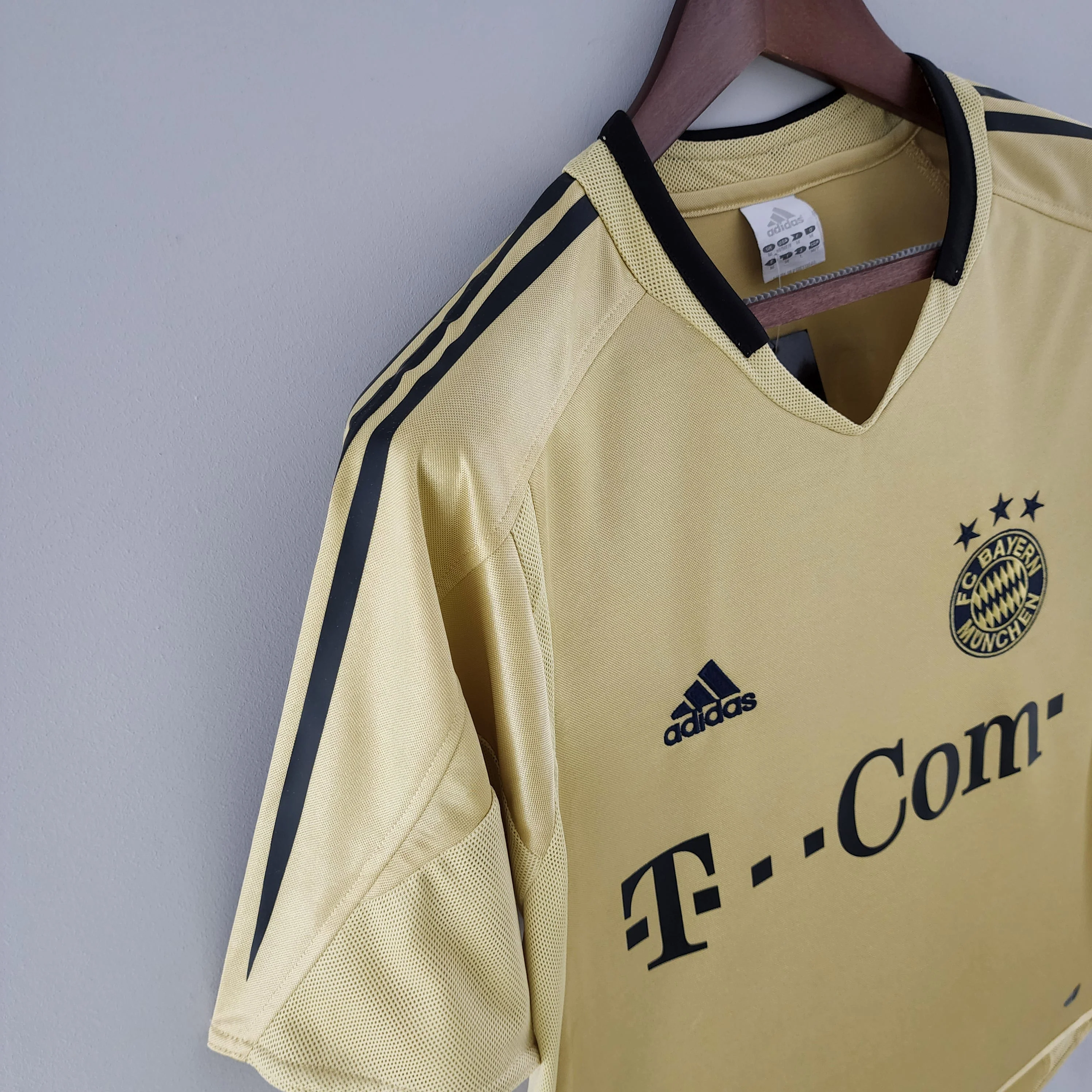 BAYERN MÜNCHEN 2004 - 2005 AWAY JERSEY