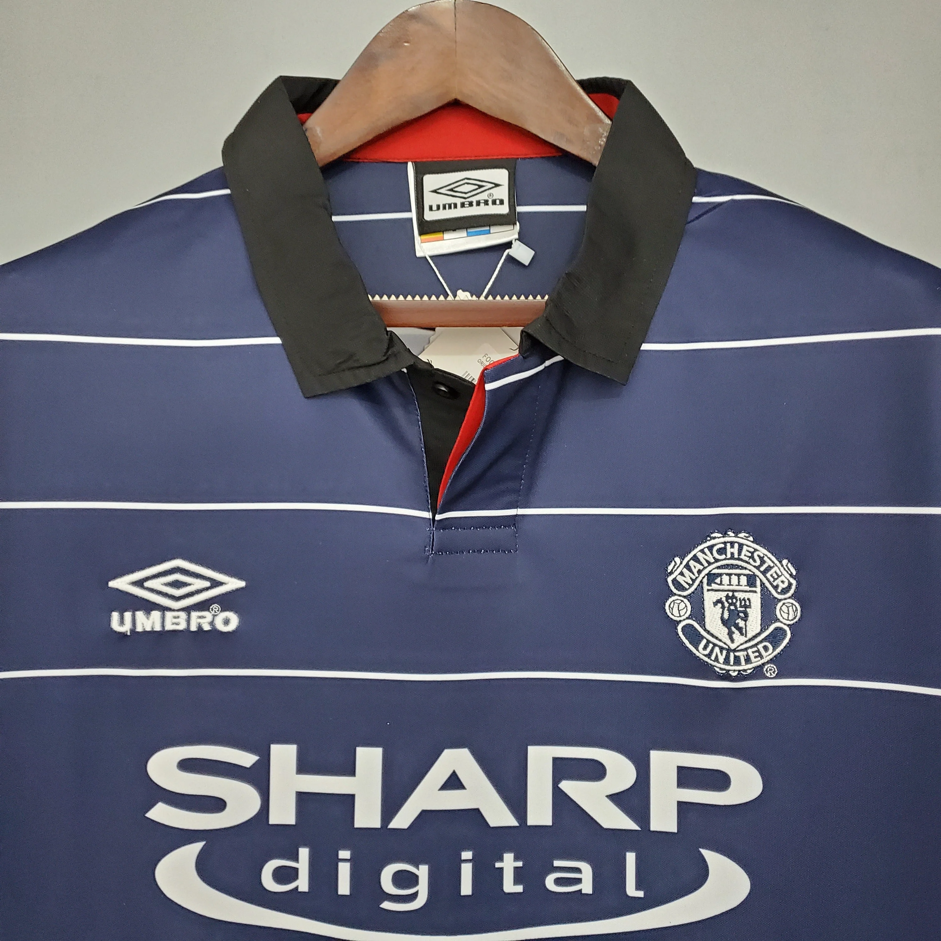 MANCHESTER UNITED 1999 - 2000 AWAY JERSEY