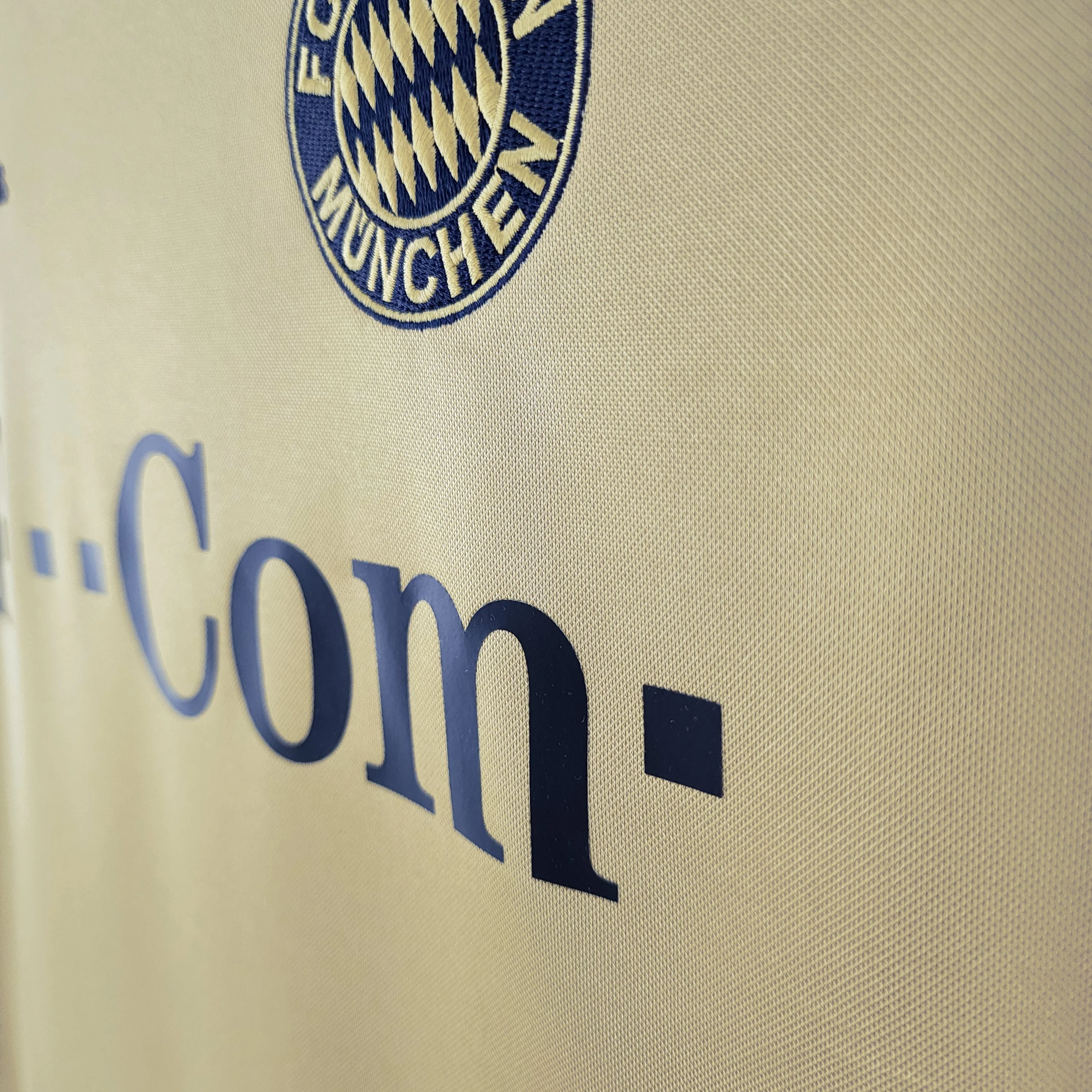 BAYERN MÜNCHEN 2004 - 2005 AWAY JERSEY