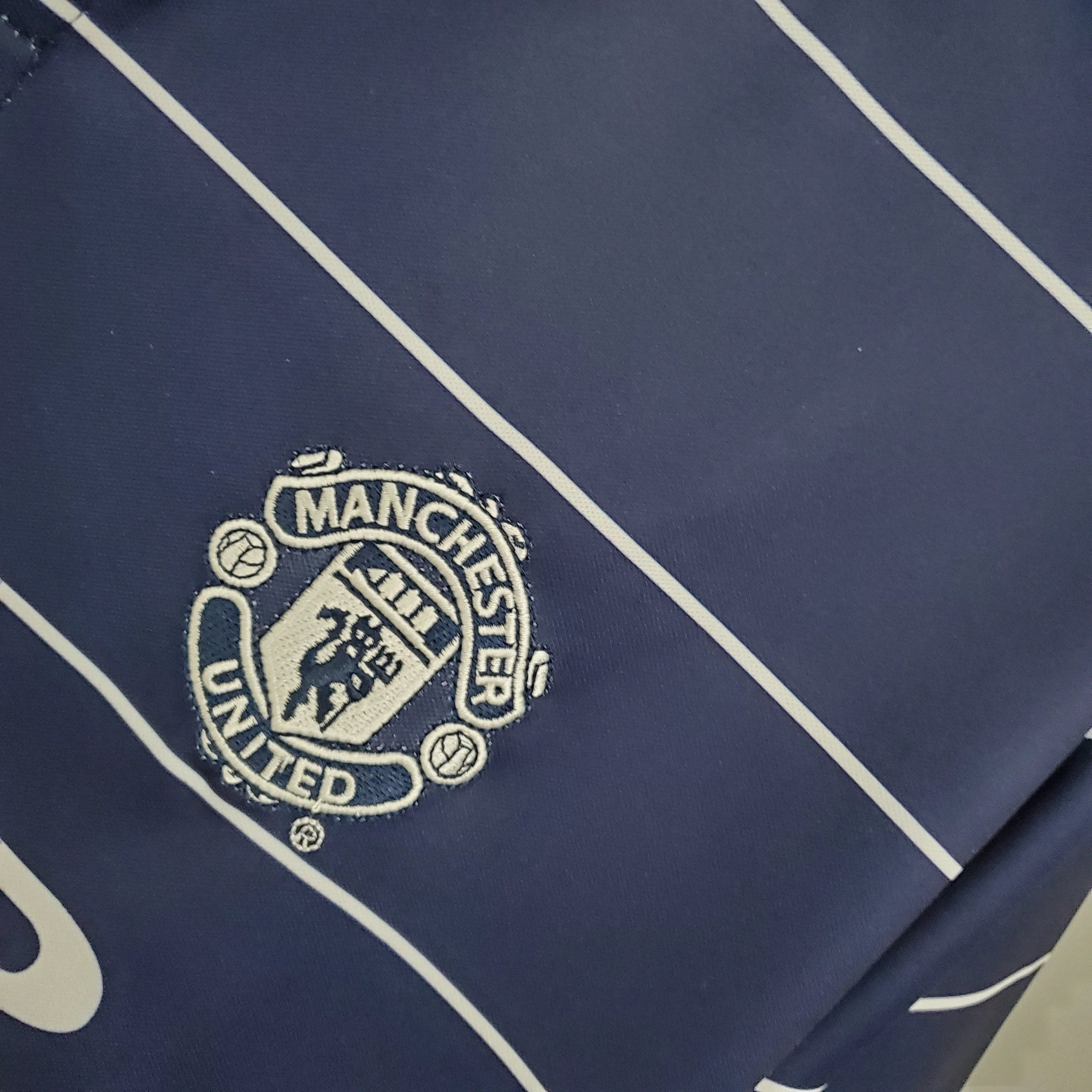 MANCHESTER UNITED 1999 - 2000 AWAY JERSEY