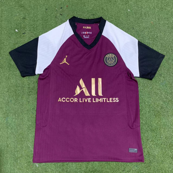 20-21 Two guests in Paris