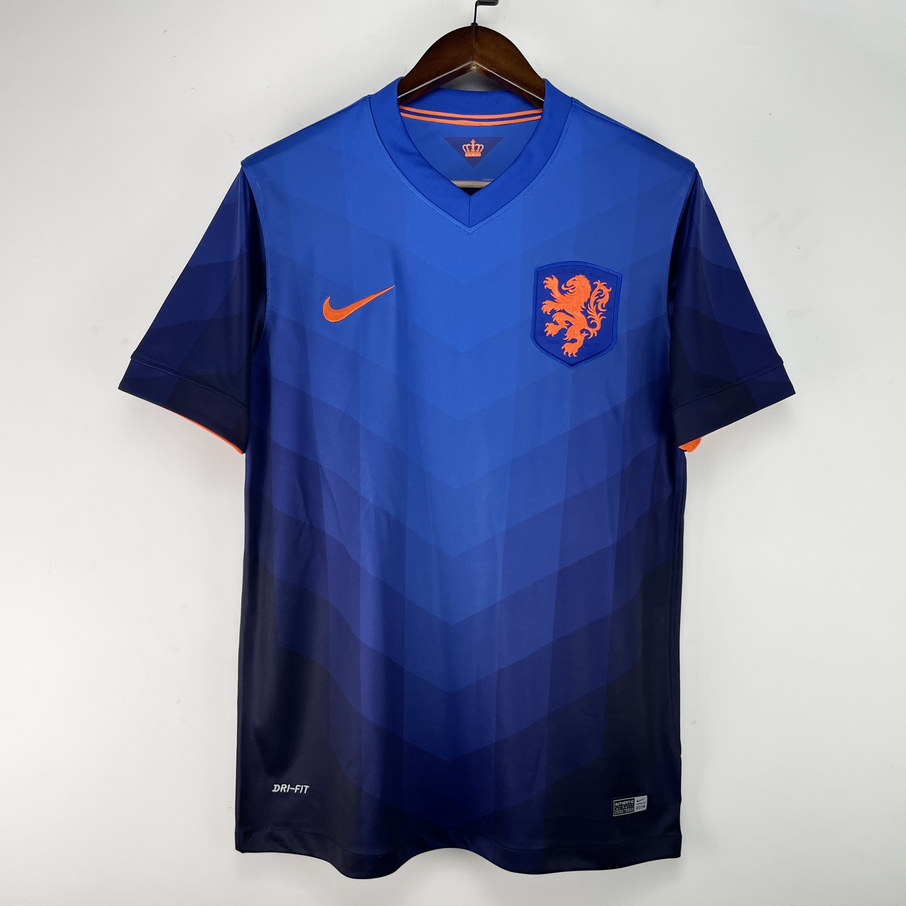 Classic throwback 2014 World Cup Netherlands away shirt Kuittrobensneder van Persie football jersey