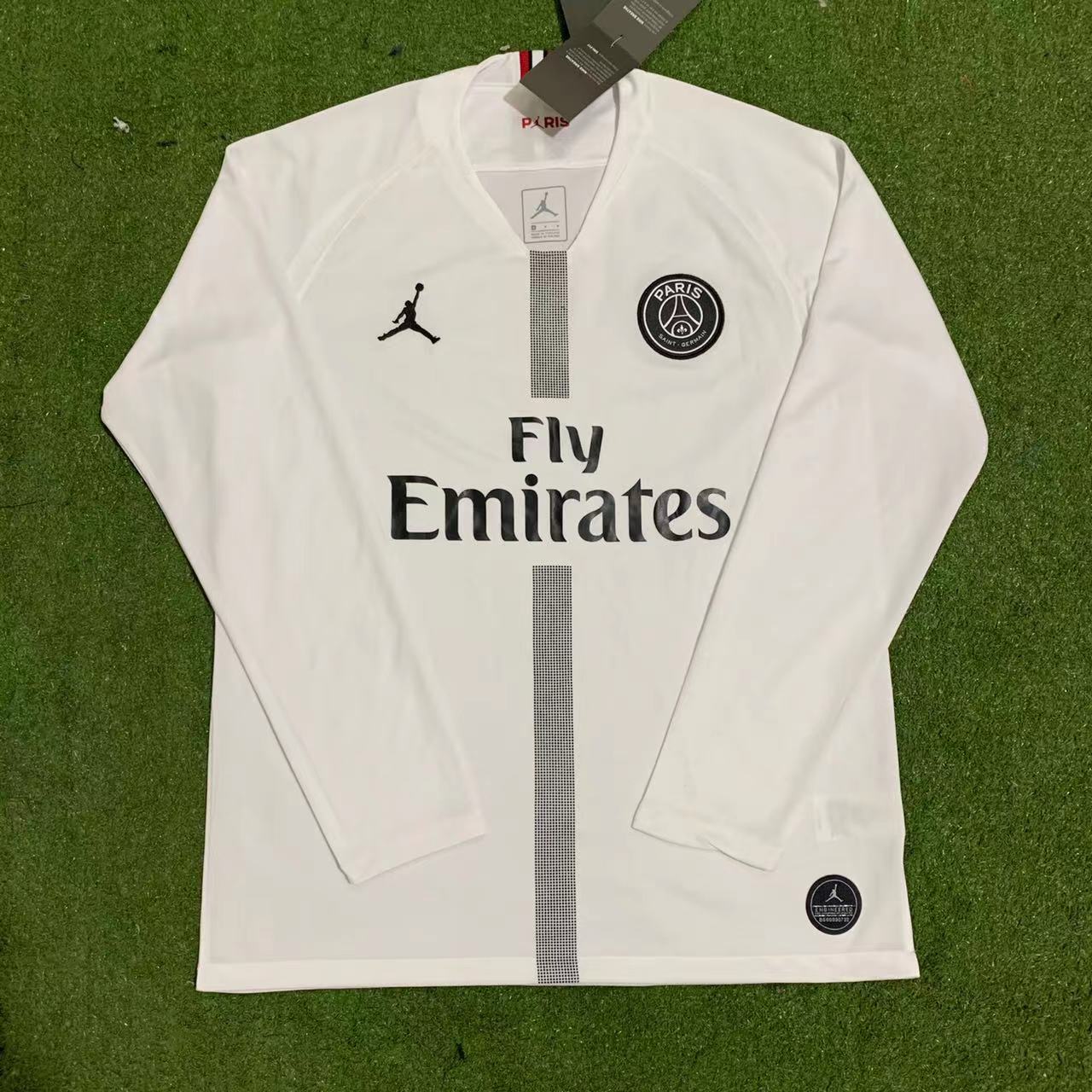 18-19 Paris black and white long sleeves