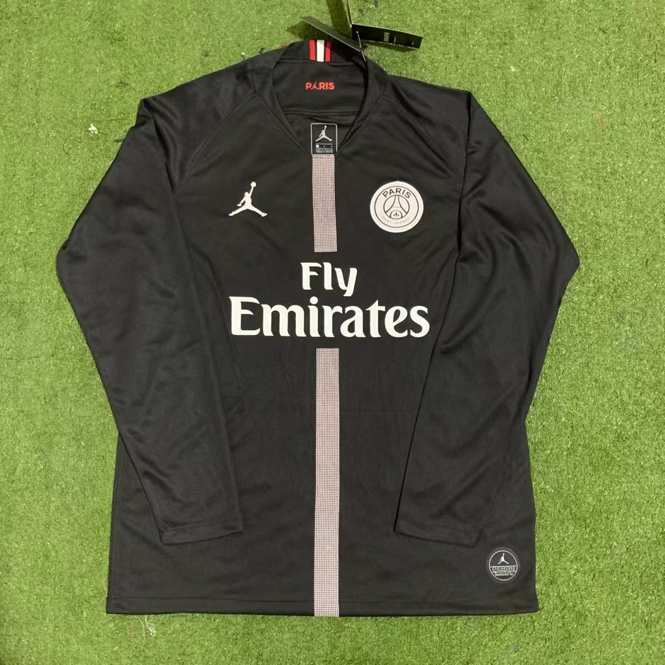 18-19 Paris black and white long sleeves