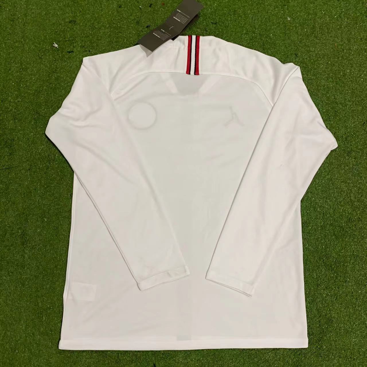 18-19 Paris black and white long sleeves