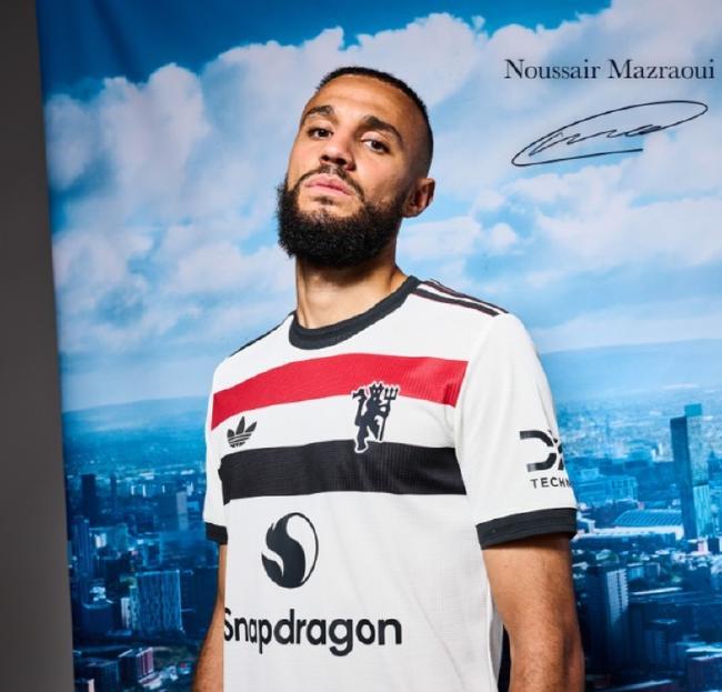 Official: Manchester United sign bottom back Mazzravi from Bayern for $20 million【JIAYU]