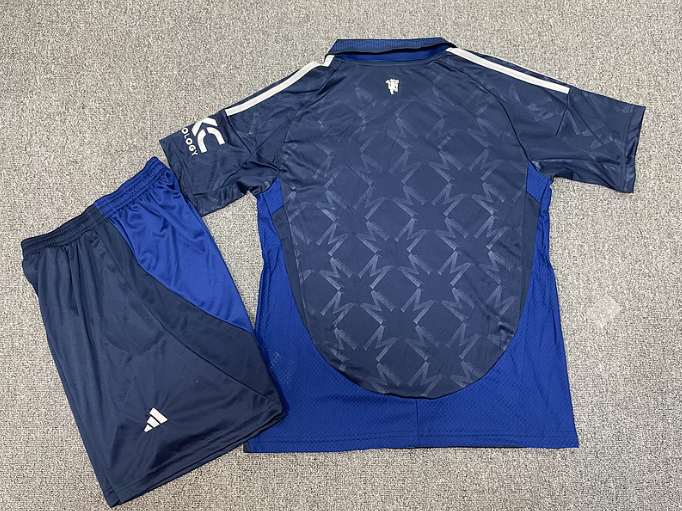 New Manchester United away kit for the 24-25 Premier League season Martines Ronaldo Ghana Jodricht football kit