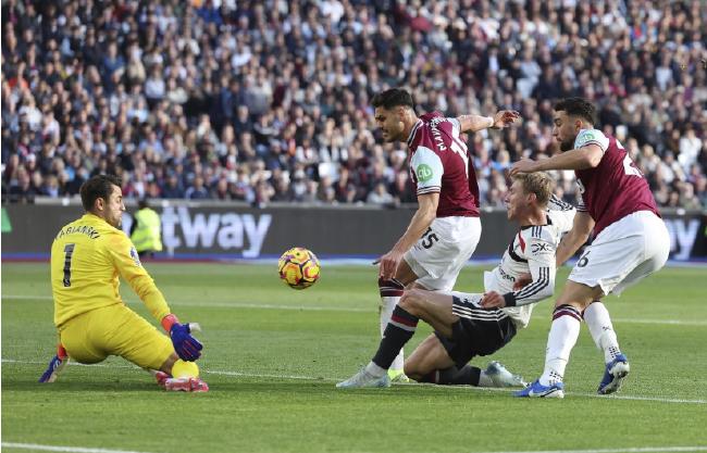 Premier League - Casemiro beats Bowen penalty to kill Manchester United 1-2 West Ham[weirushui]