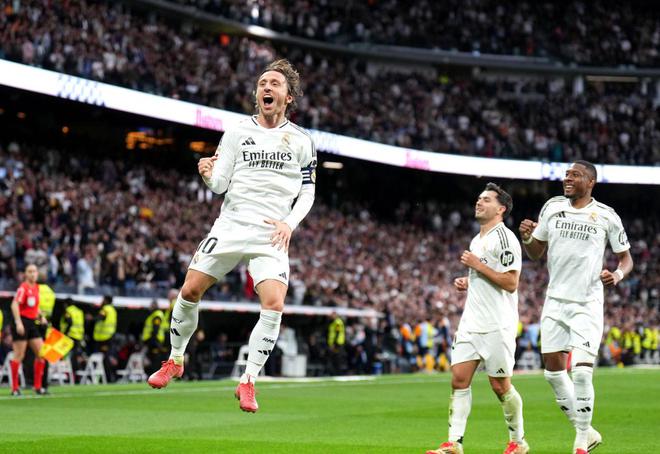 Congratulations to Real Madrid! Romano: Modric, 39, should really sign a one-year extension after 13 years and 28 titles  [jiayu] 