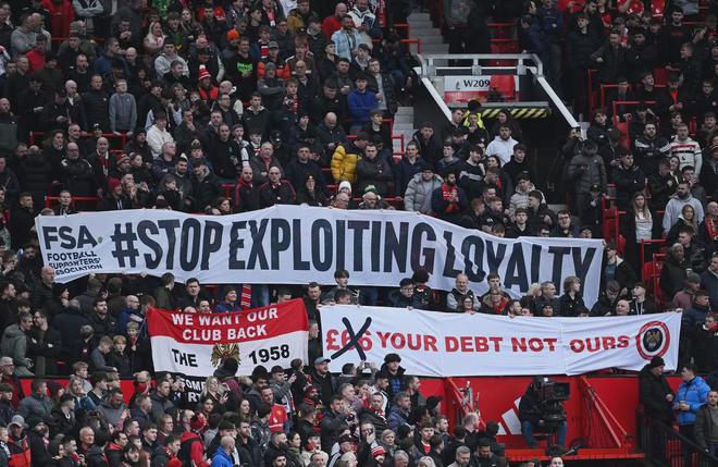 Fa Cup Manchester United fans pull a banner satirizing Ratcliffe: £66 tickets, you're a liar  [jiayu] 
