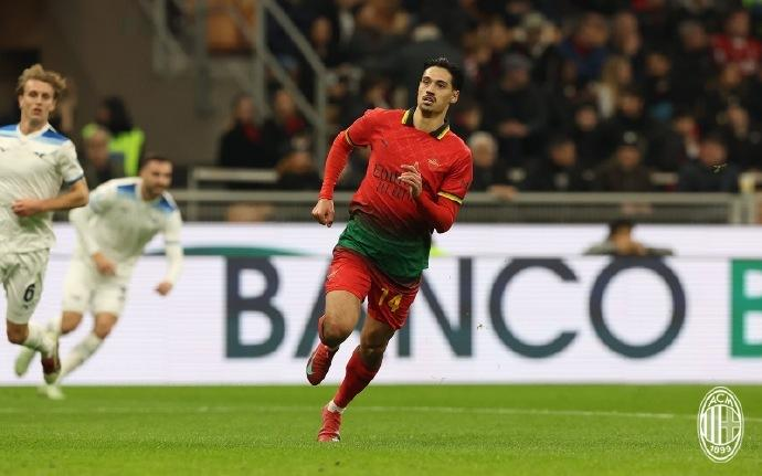 In the 27th round of Serie A, Milan sat at home against Lazio, the first half, Zachani took the lead [xueting]