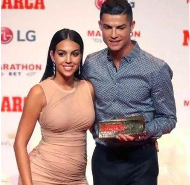 Cristiano Ronaldo's return to Manchester United? Officially signed, two-year contract, amazing salary [xueting]