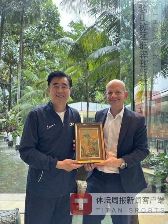 Song Kai met with AFC Chairman Salman proposed to host a U17 Asian Cup【WEIRUSHUI】