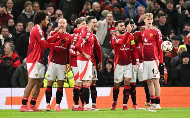 Manchester United reversed Lyon 7-6! After a four-year absence, Maguire returned to the semi-finals of the Europa League and scored the winning goal in extra time with a penalty from B. Fernandes(haojie)
