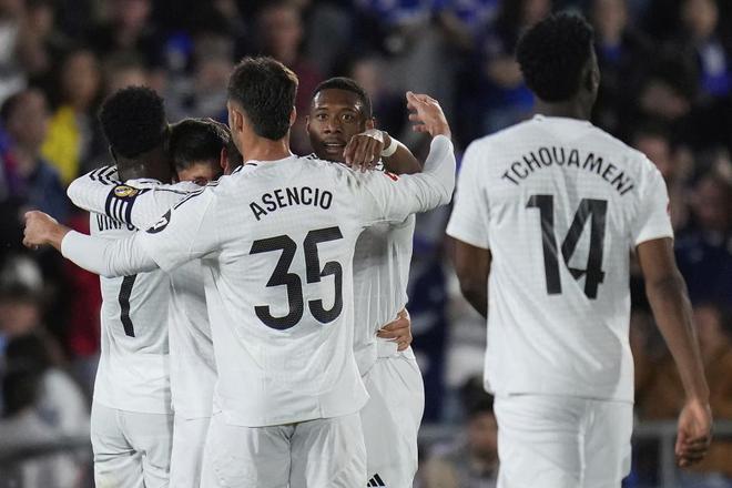 Reject the crash! Real Madrid have been holding Barcelona 1-0 for three consecutive rounds, conceding 20 shots and relying on six brilliant saves from their goalkeeper to stay alive(haojie)