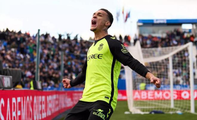 The Mirror: Betis will do everything possible to sign Antony, while Manchester United may lower their asking price  [jiayu] 