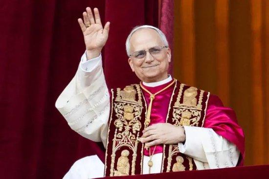 The new Pope likes playing tennis and is more supportive of the white Sox than the Bulls and Cubs【WEIRUSHUI】