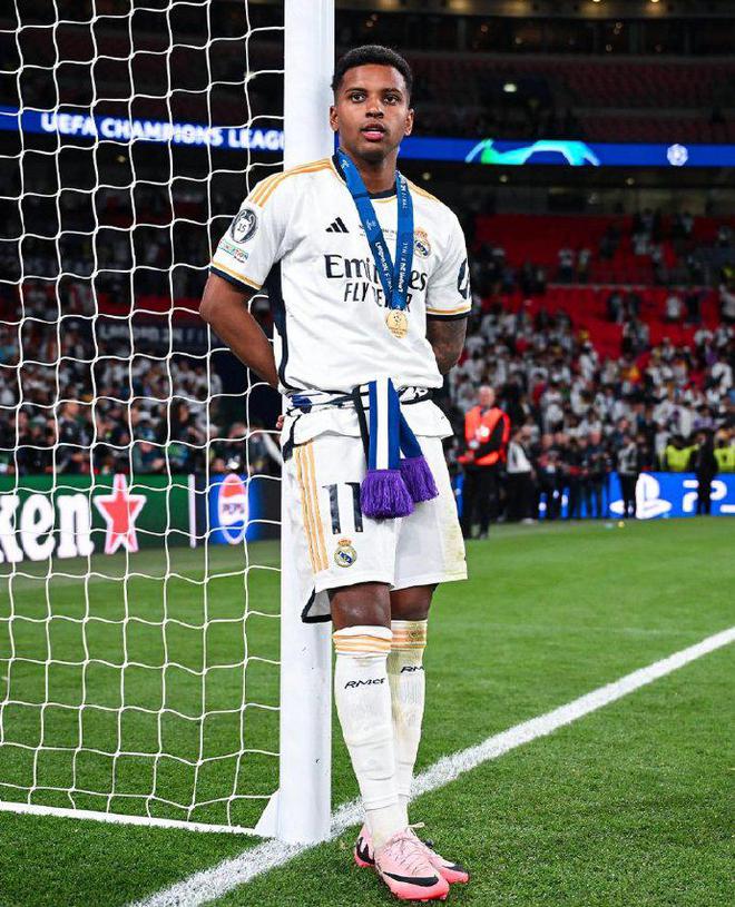 The five top clubs in the Premier League are vying for Rodrygo. Real Madrid has set a price tag of 100 million euros. Whoever buys him will be cheated    [KUI]