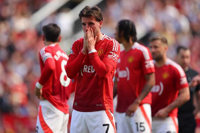 Milan, with 10 men, lost 1-3 to Roma and failed to qualify for European competitions! S- Jimenez was sent off for deliberately elbowing Roma and rose to fifth place【KUI】